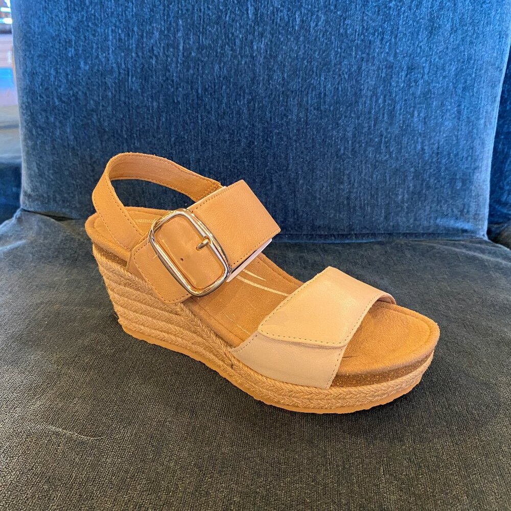 Aetrex - Ashley Off White (NEW W/ BOX)